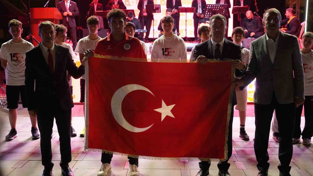 Bayburt’ta 15 temmuz’un 10’uncu yılında şehitler dualarla anıldı