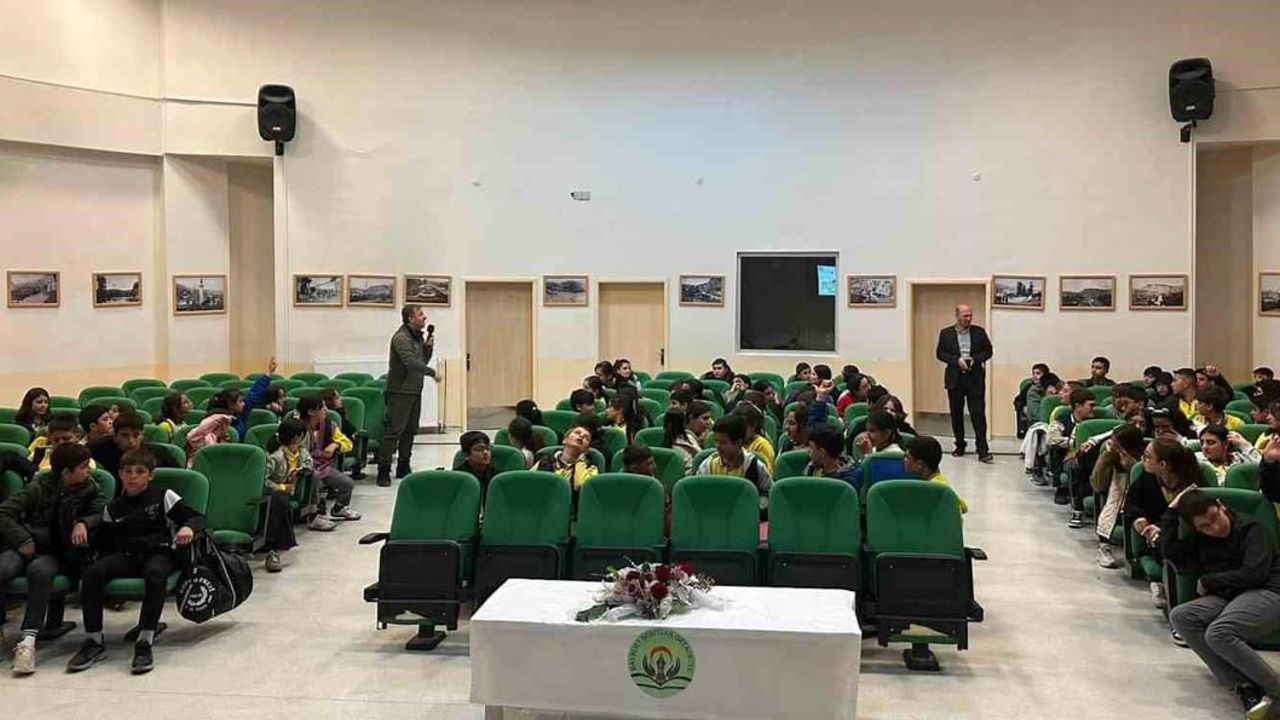 Bayburt'ta 587 öğrenciye doğa eğitimi verildi