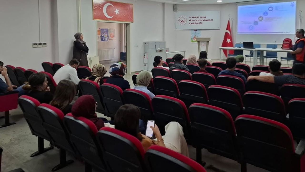 Bayburt'ta bakım personeline afet farkındalık eğitimi