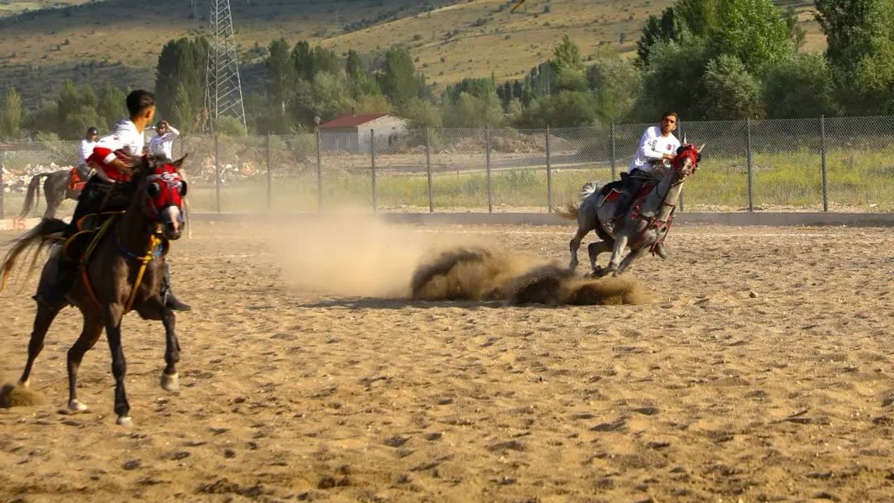Bayburt'ta ciritçiler 15 Temmuz için sahaya çıktı