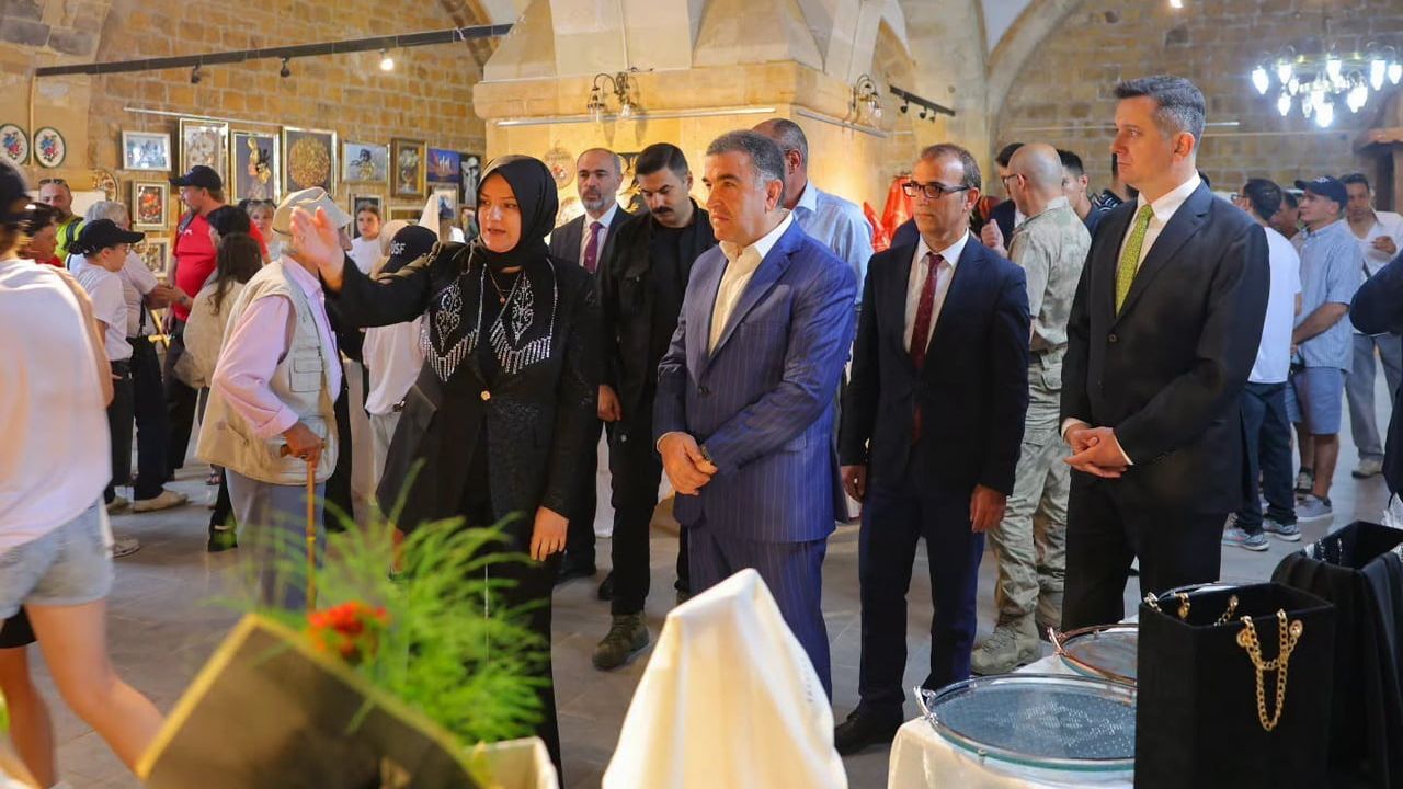 Bayburt’ta gelenekten geleceğe el emeği dokuma ve el sanatları sergisi açıldı