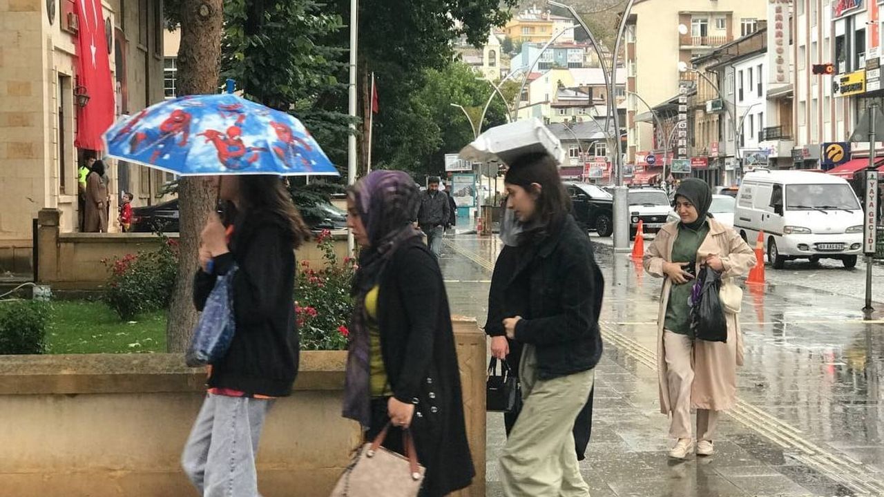 Bayburt'ta öğle sonrası gök gürültülü sağanak bekleniyor