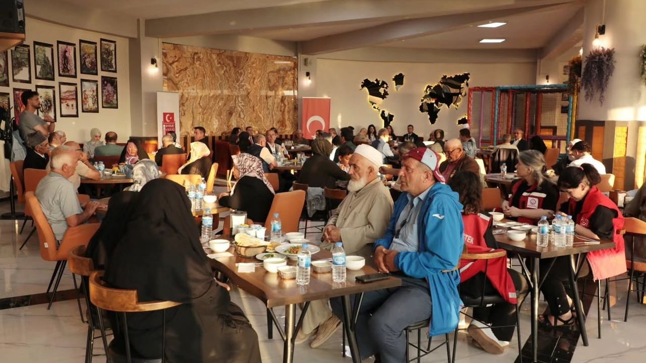 Bayburt’ta şehit aileleri ve gaziler onuruna yemek programı düzenlendi