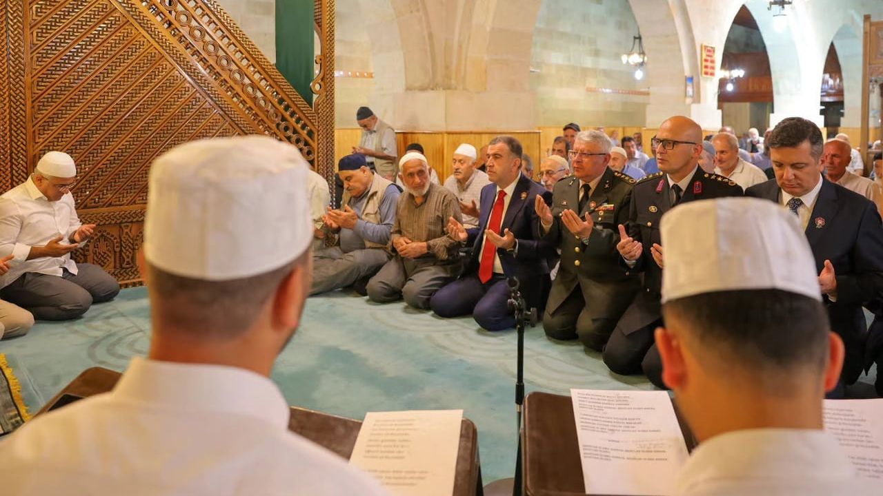 Bayburt’ta şehitler için camilerde Kur'an-ı Kerim okundu
