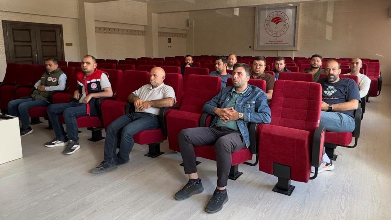 Bayburt'ta veteriner hekimlere GEKİS sistemi anlatıldı