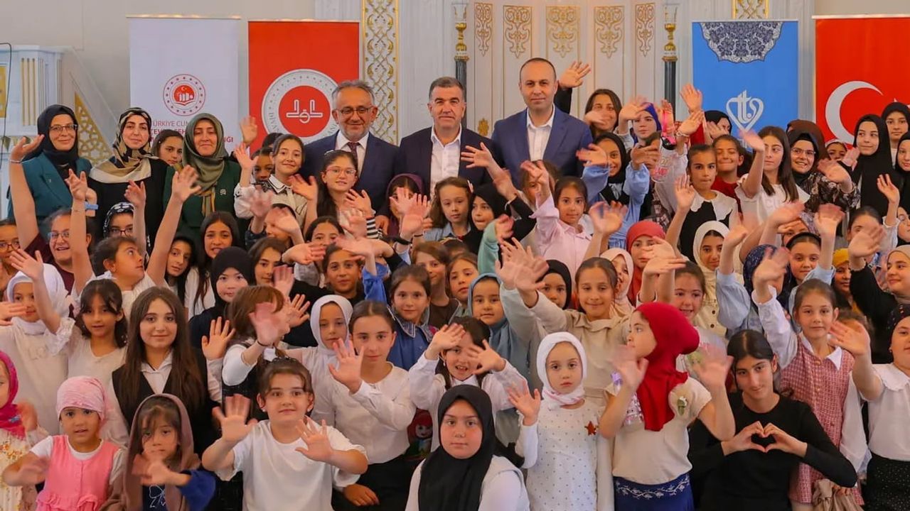 Bayburt'ta yaz Kur'an kursu öğrencileri camide değerler ve çevre bilinciyle buluştu