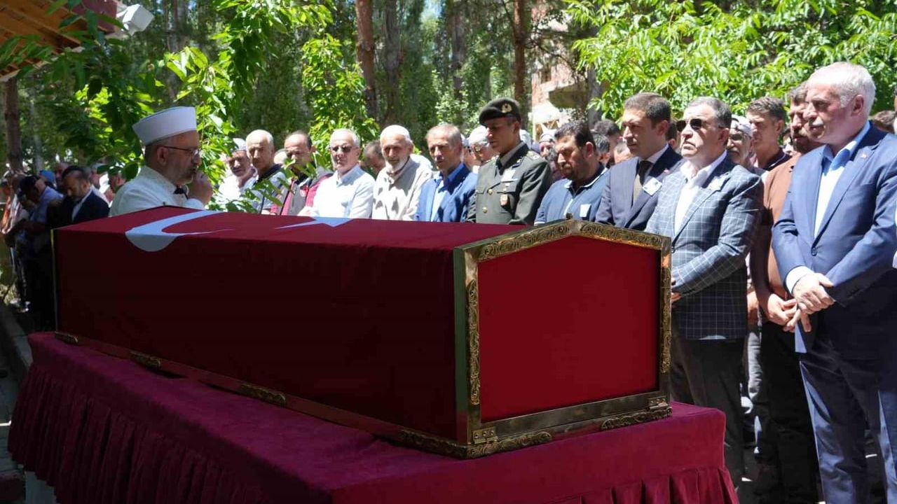 Bayburtlu Kıbrıs gazisi Eşref Kabak toprağa verildi