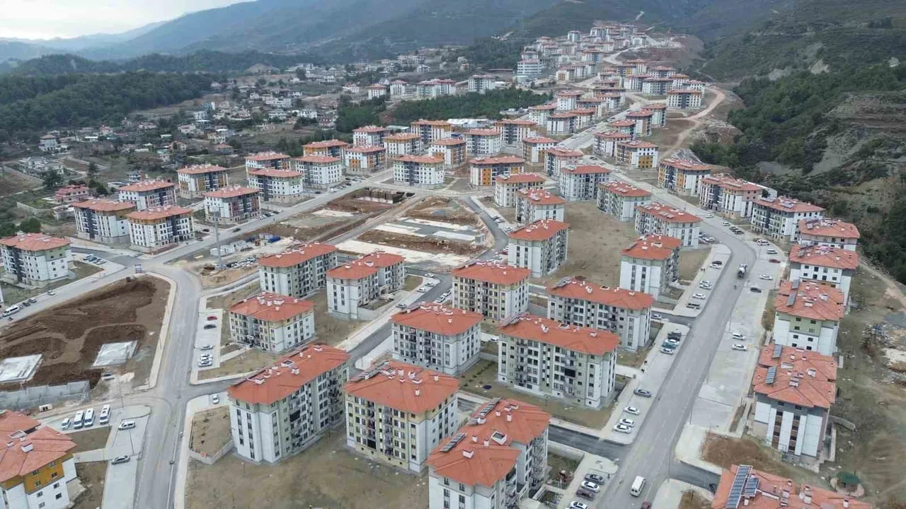 Baykar konutlarında yeni hayat: sakinlerin devlet ve yardım kuruluşlarına farklı tepkileri