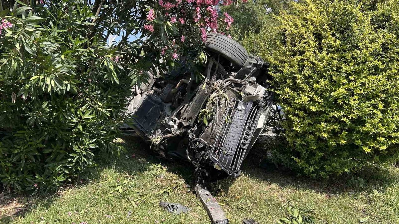 Bayrampaşa'da kırmızı ışık ihlali sonucu kaza; baba oğlunu teselli etti