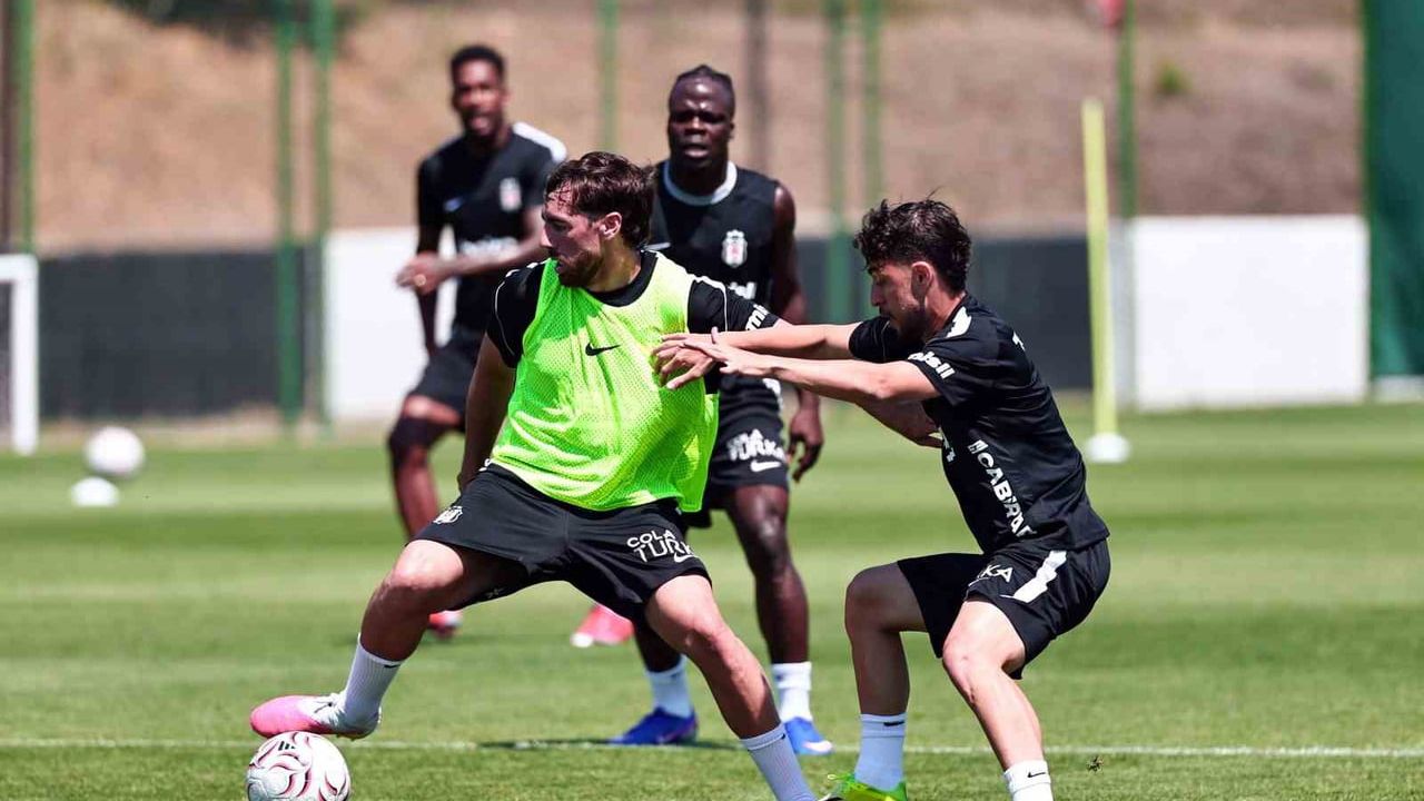 Beşiktaş, FC Midtjylland maçı hazırlıklarına kondisyon ve taktik ağırlıklı devam etti