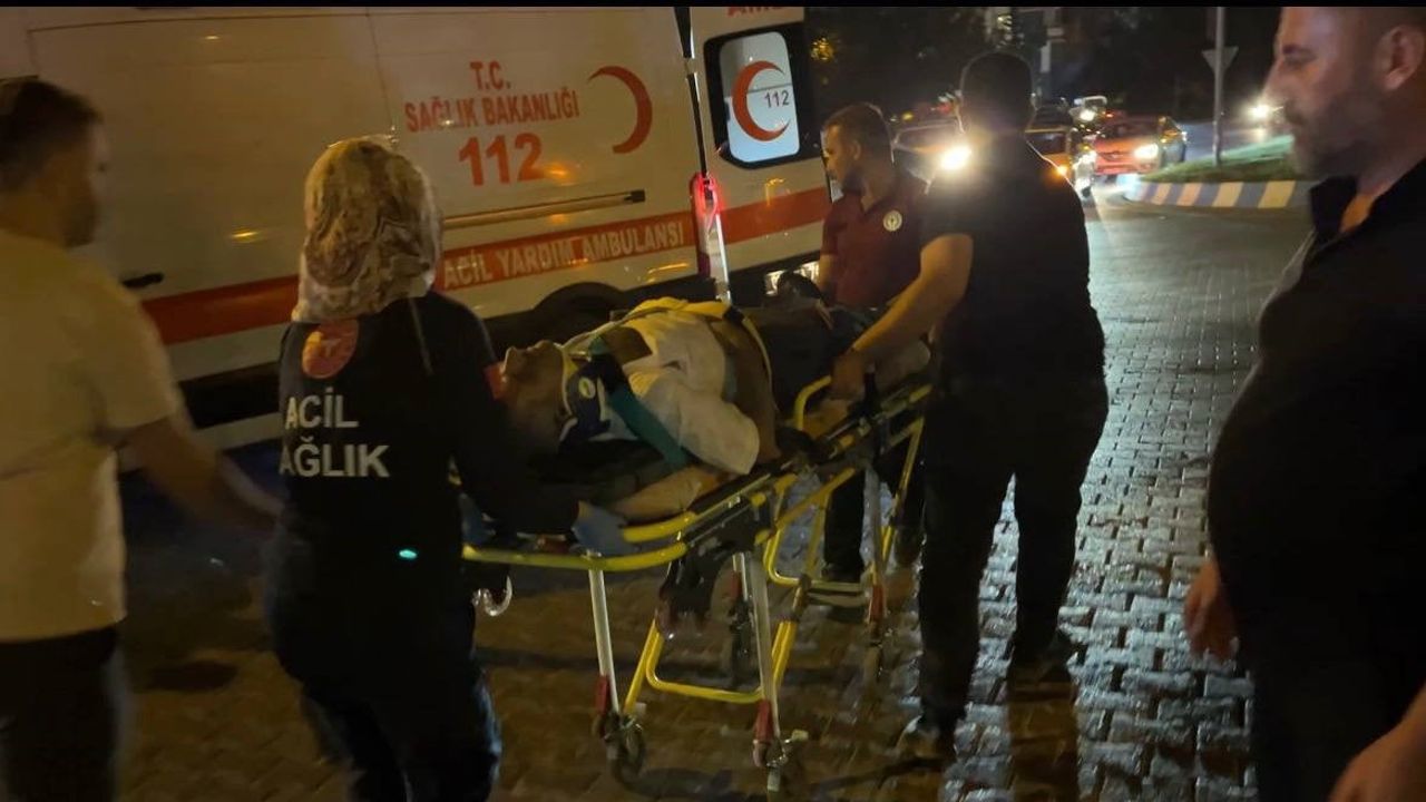 Besni'de Merinos kavşağında çarpışma: üç kişi yaralandı