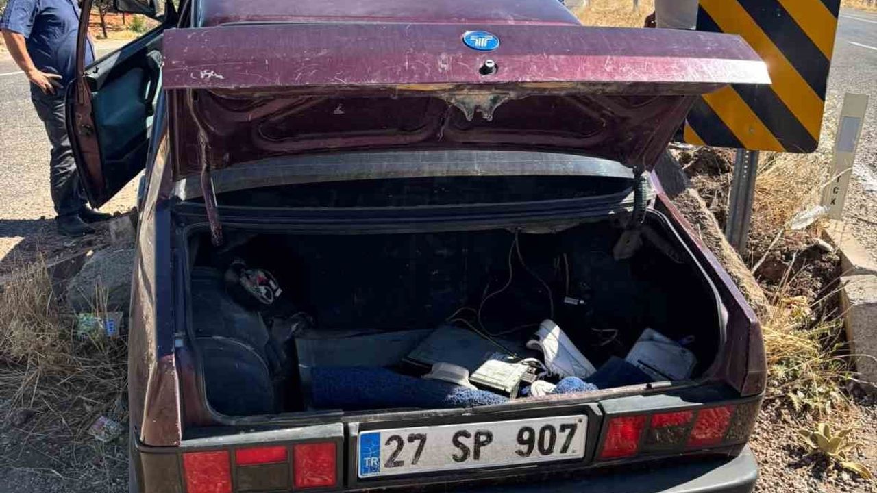 Besni'de refüje çarpan otomobilde 3 kişi yaralandı
