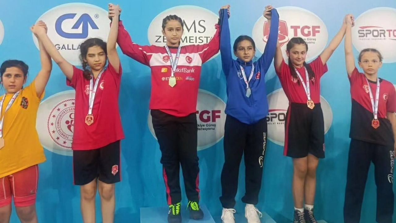 Besnili Damla Akdağ tuşlarla şampiyonluğa yükseldi