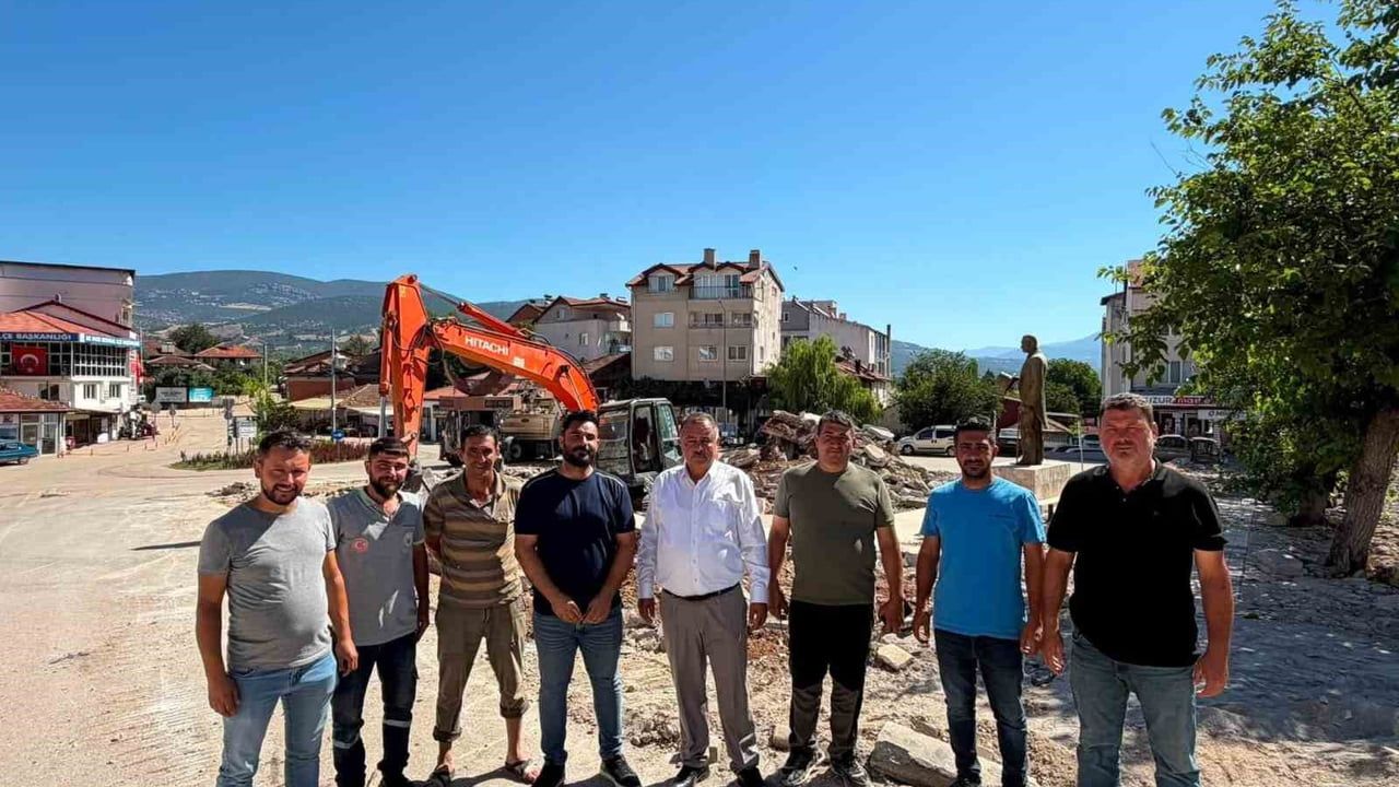 Beyağaç Çarşı Meydanı modern bir görünüme kavuşuyor