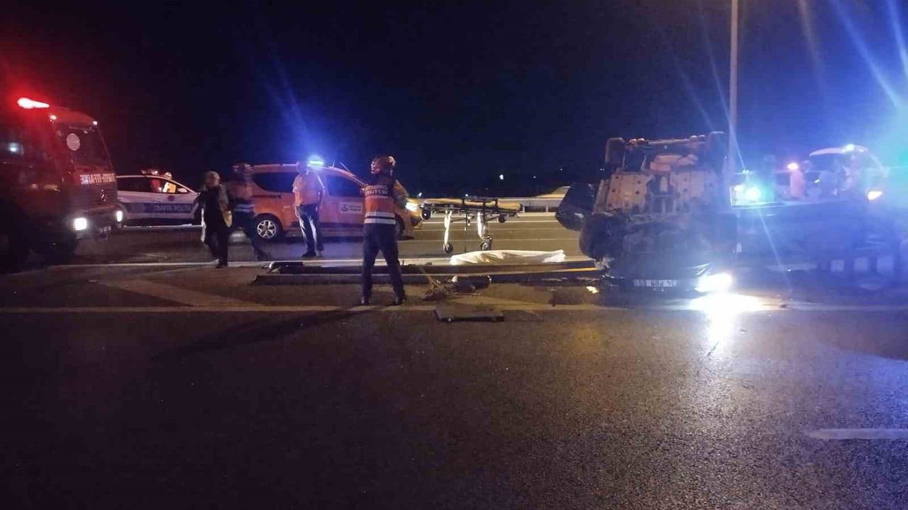 Beykoz'da aşırı hızın sonucu: otomobil takla atıp bariyere saplandı, 1 kişi hayatını kaybetti