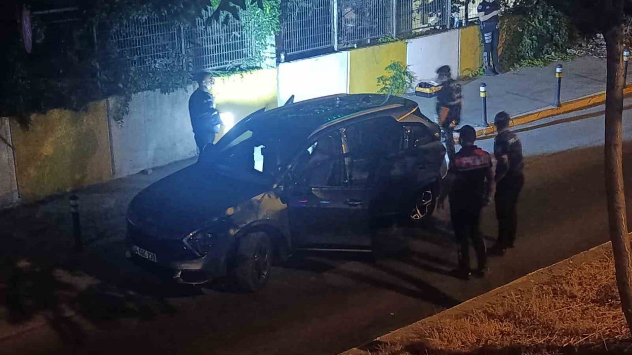 Beylikdüzü'nde 'dur' ihtarına uymayan iki kişi yakalandı