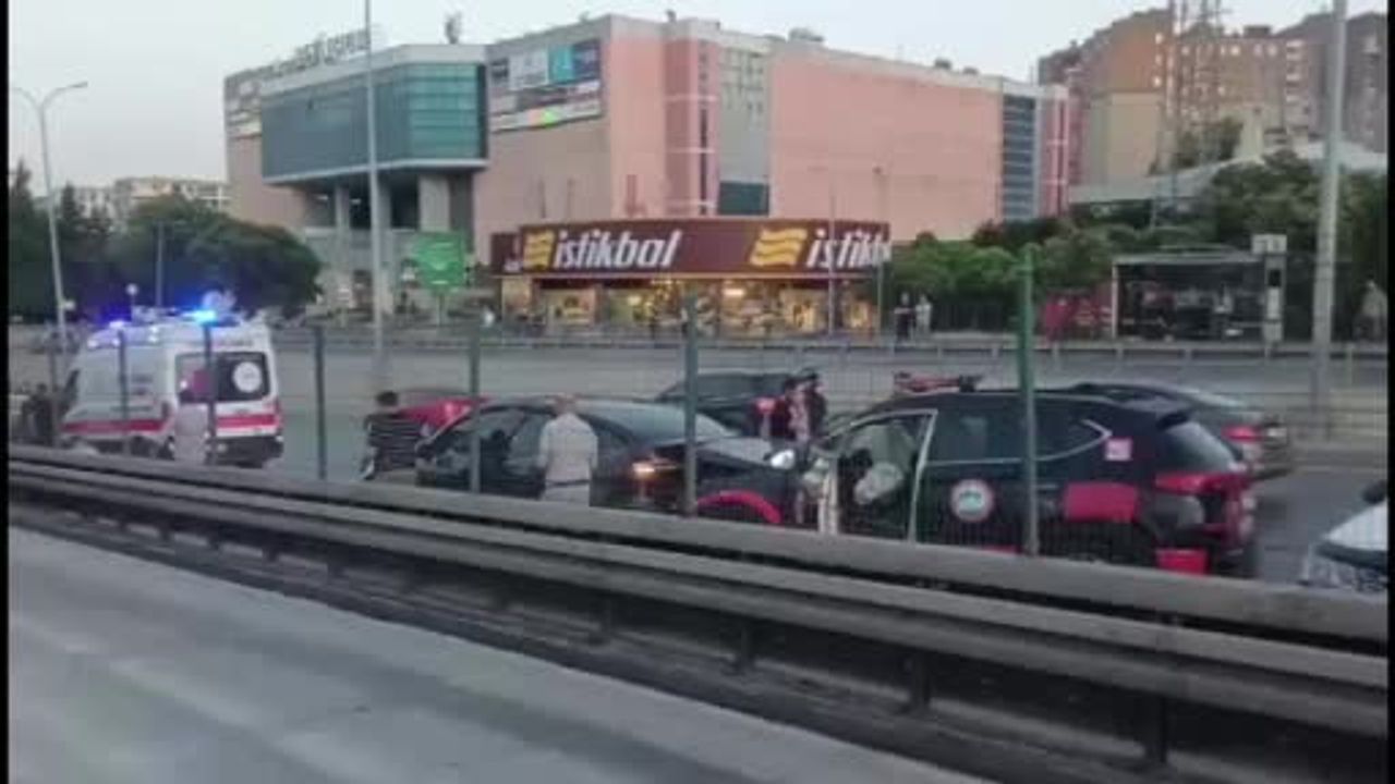 Beylikdüzü'nde üç aracın karıştığı zincirleme kaza: 1 yaralı