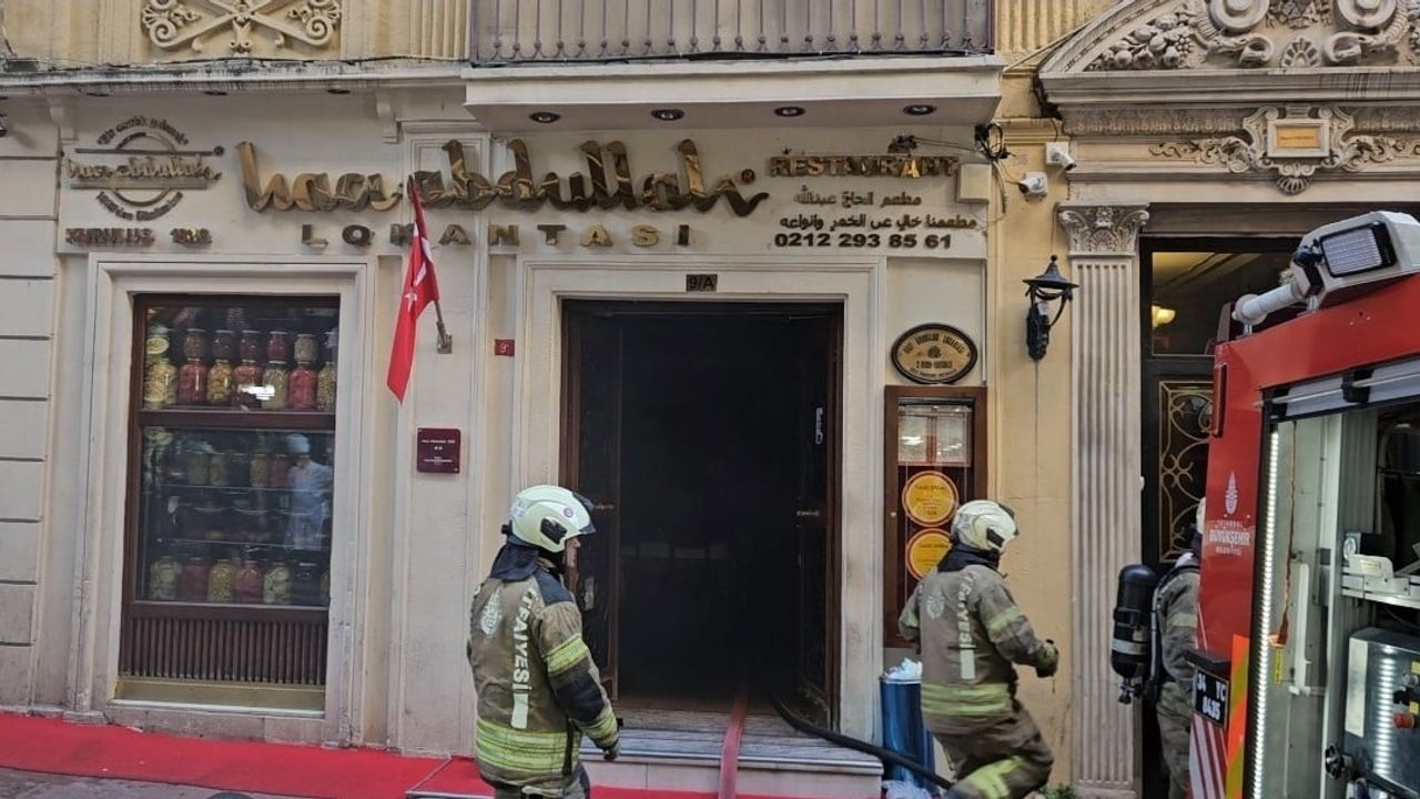 Beyoğlu'nda İstiklal Caddesi'ndeki restoranda yangın kontrol altına alındı