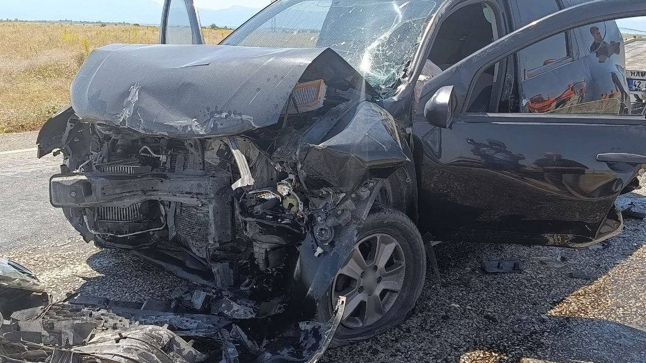Beyşehir'de iki SUV'ün kafa kafaya çarpışması: 9 yaralı