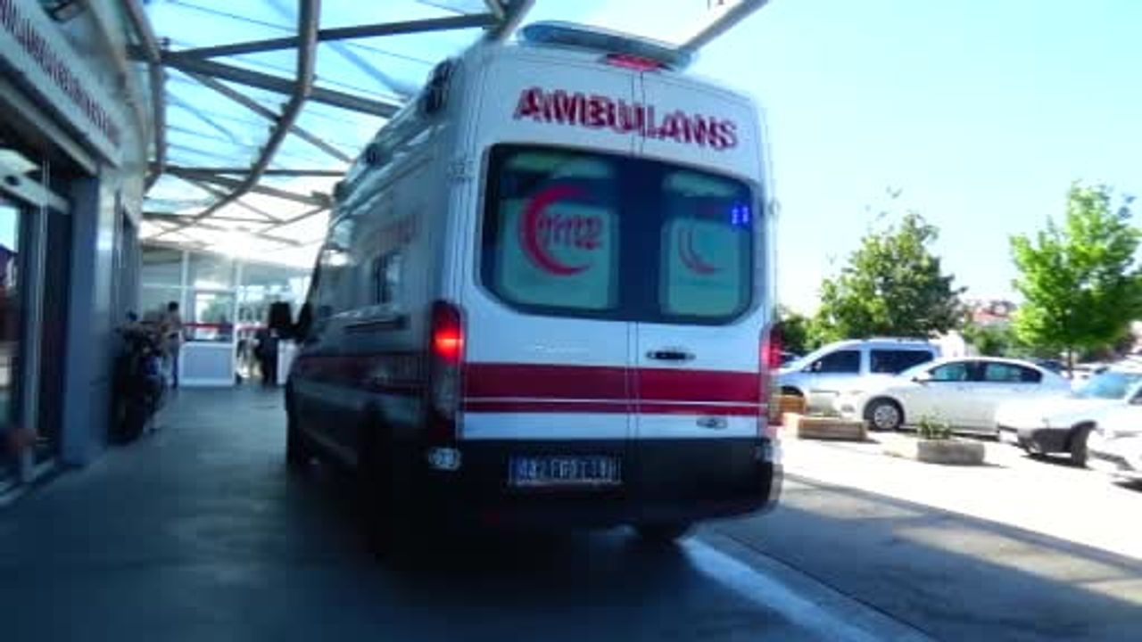 Beyşehir'de kavşakta çarpışma sonrası motosiklet sürücüsü ağır yaralandı
