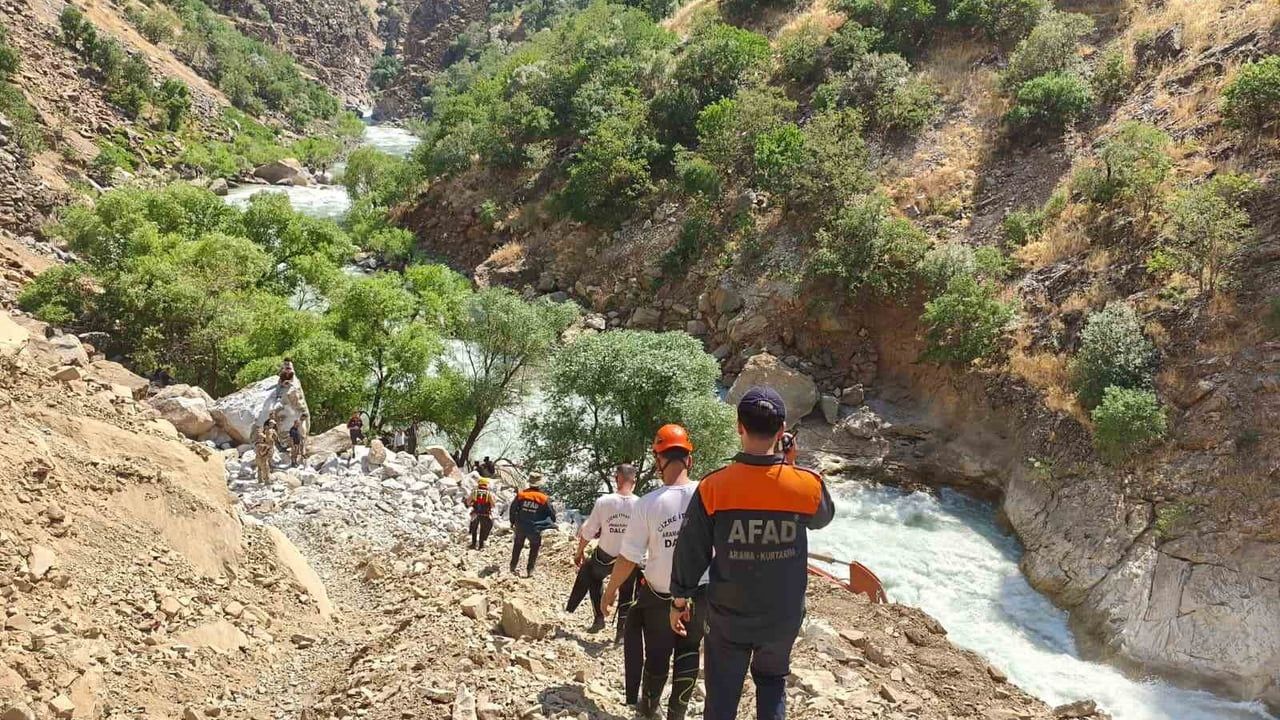 Beytüşşebap'ta Habur Çayı'nda kaybolan Erkan Sak için arama çalışmaları üçüncü gününde