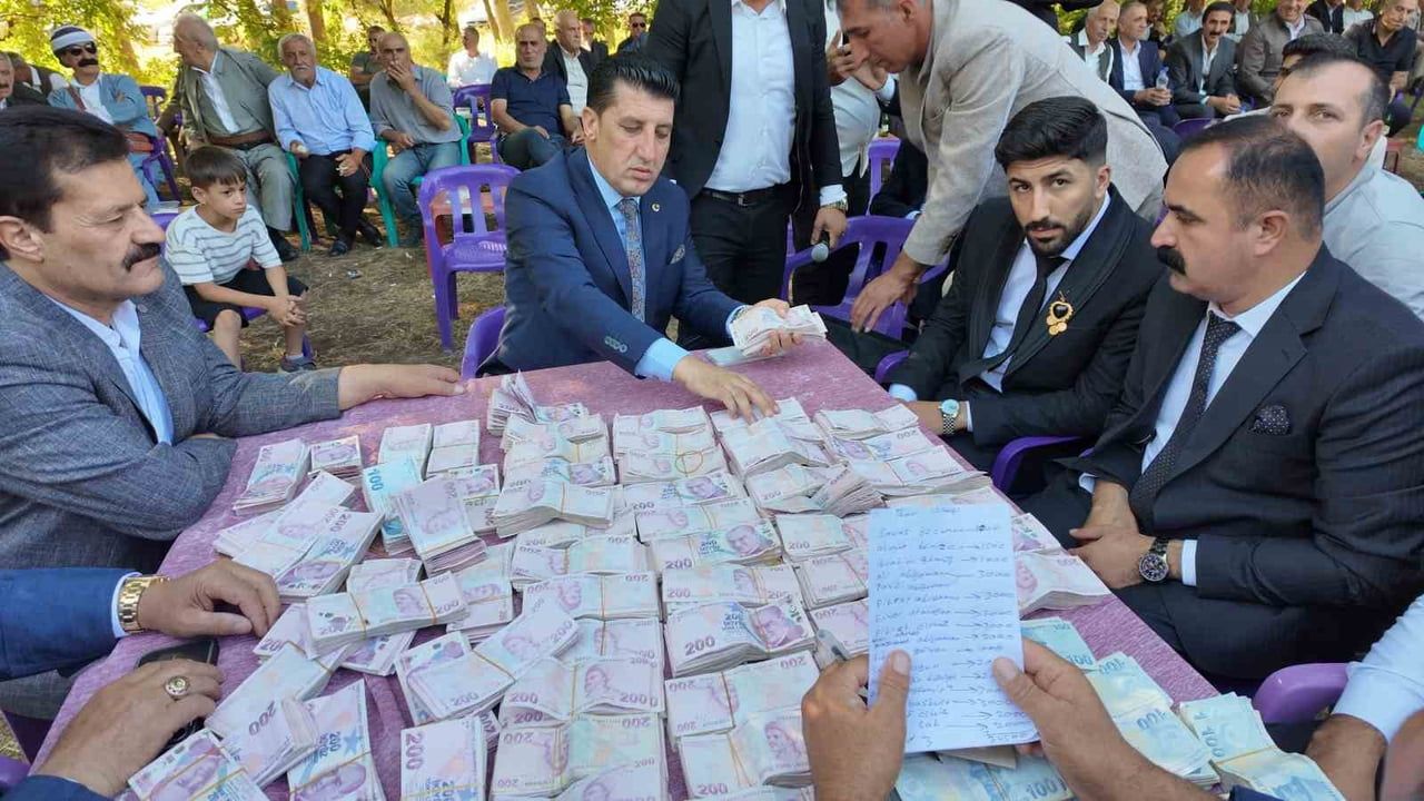 Beytüşşebap'ta iki gün süren düğünde çifte 6 milyon lira takıldı