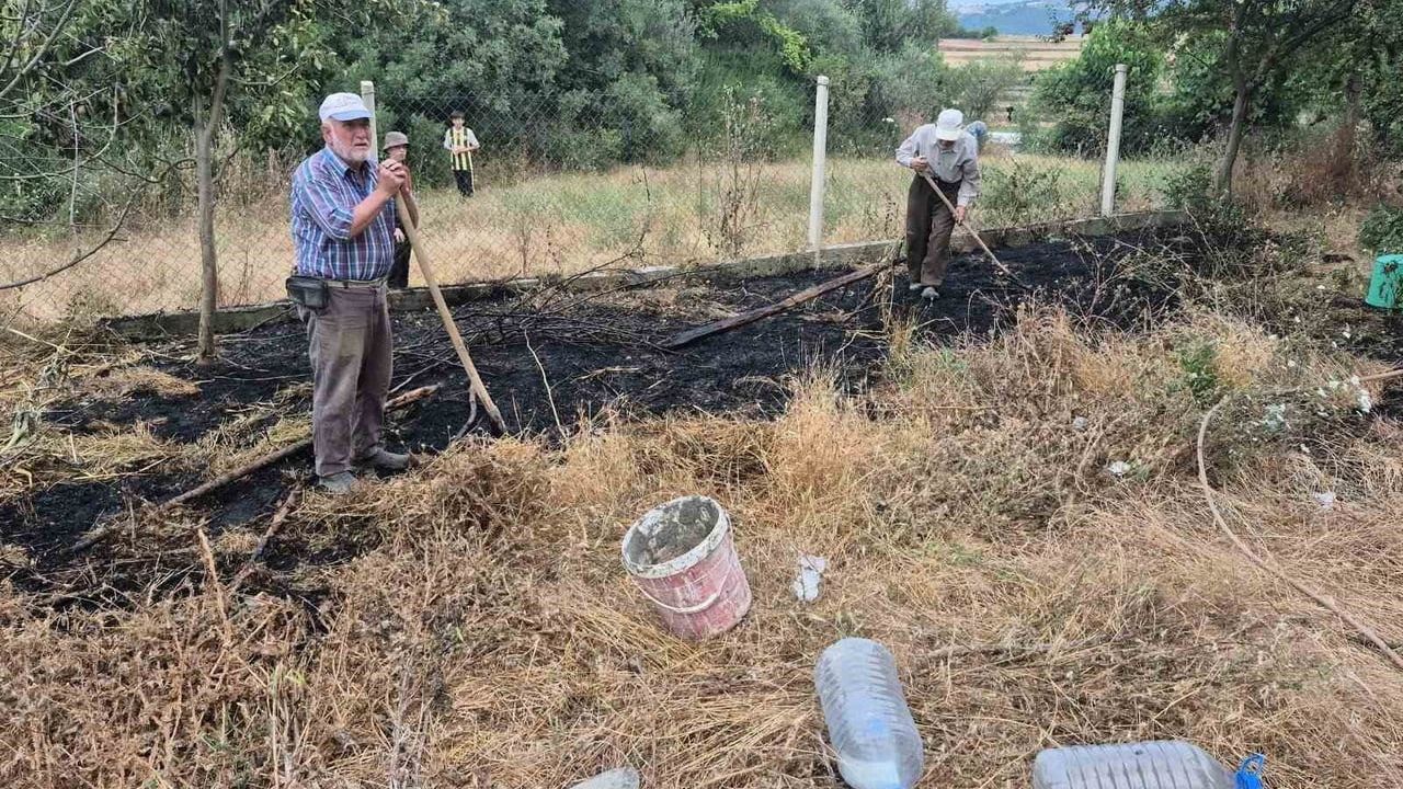 Bilecik'in Osmaneli ilçesinde evin bahçesinde çıkan yangın söndürüldü