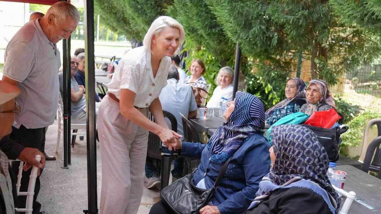 Bilecik'te 1970-1980 yıllarında yetiştirme yurdunda kalan vatandaşlar yıllar sonra aynı sofrada buluştu