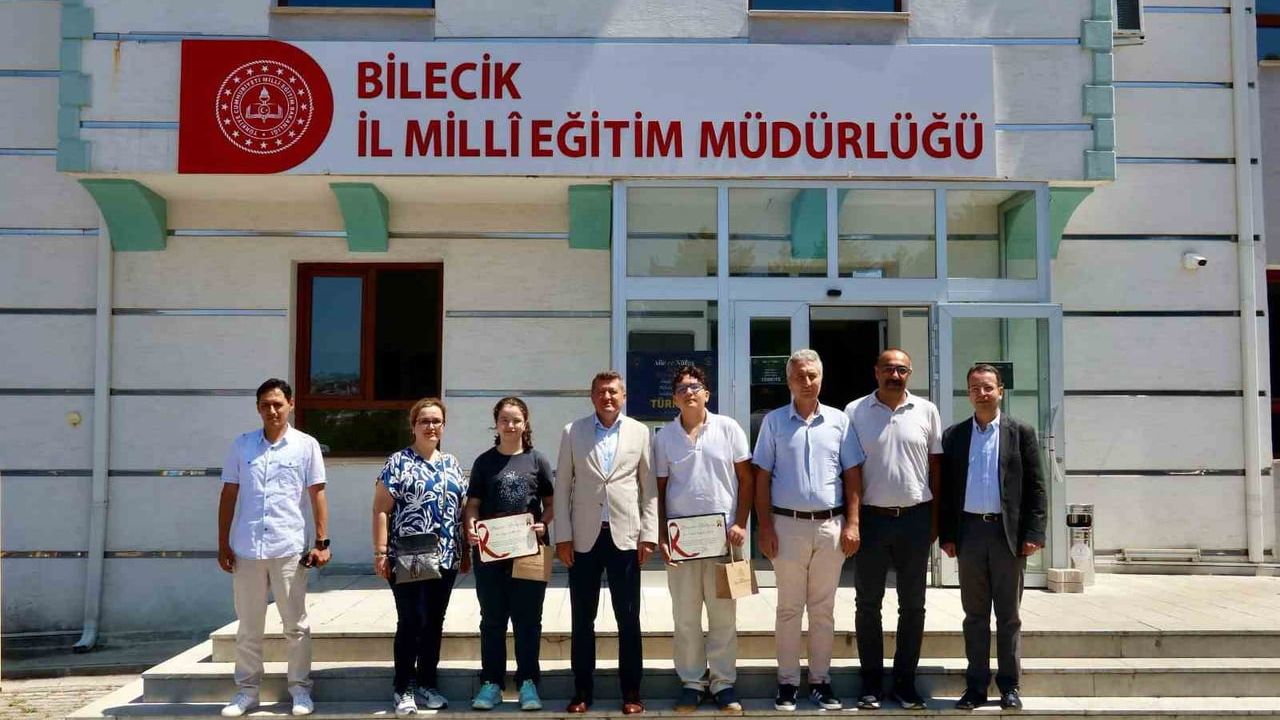 Bilecik'te başarılarının karşılığını alan LGS öğrencileri ödüllendirildi
