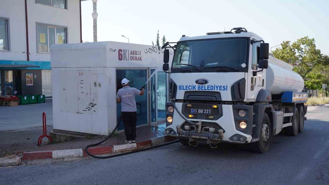 Bilecik'te duraklarda kapsamlı temizlik ve bakım çalışması
