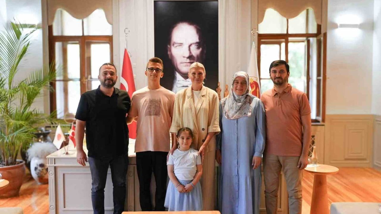 Bilecik'te genç başarı: başkan Subaşı YKS TYT'de tam puan alan Abdullah Uslu'yu ağırladı