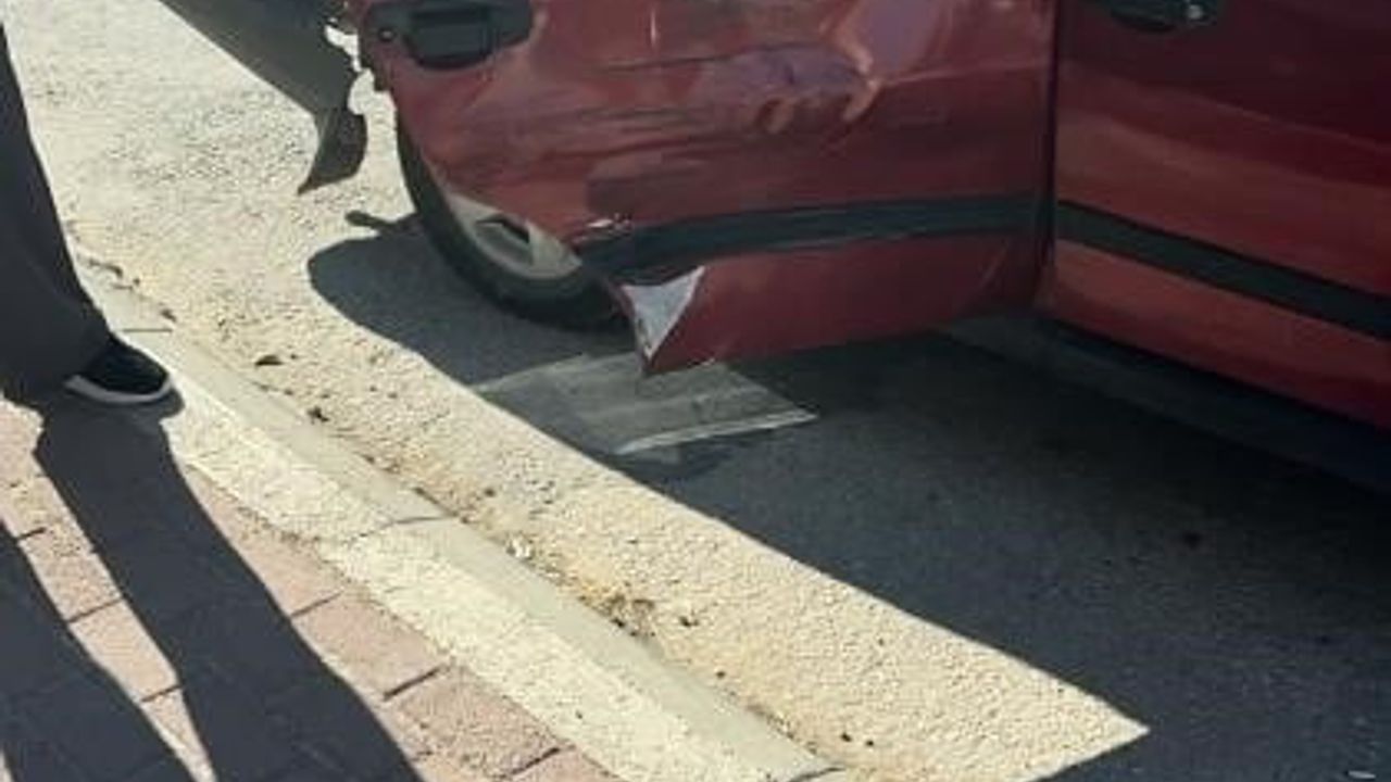 Bilecik’te iki otomobil çarpıştı: 3 yaralı