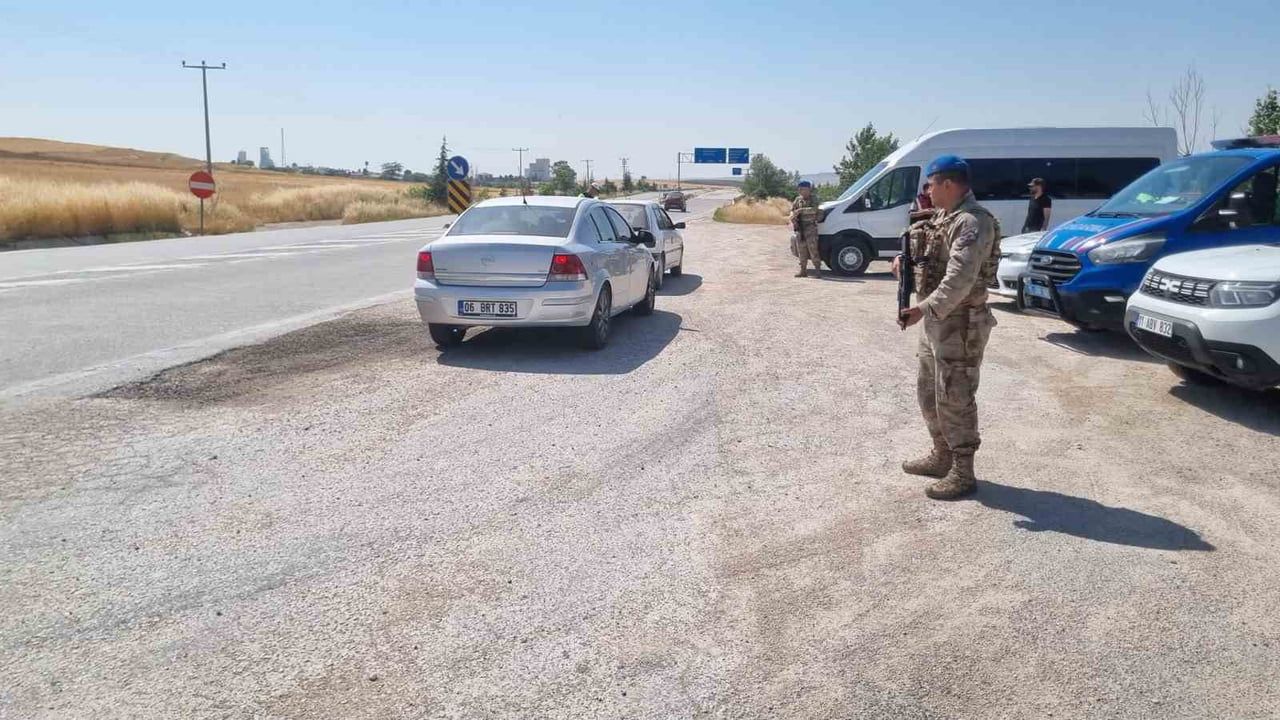 Bilecik’te jandarma denetiminde 140 şahıs ve 143 araç kontrol edildi