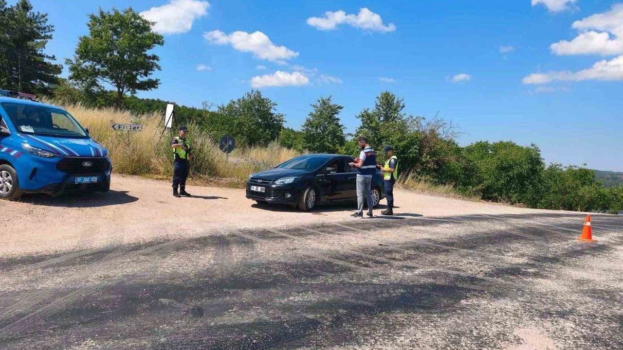 Bilecik'te jandarma denetimlerinde 24 sürücüye 39 bin 839 TL ceza