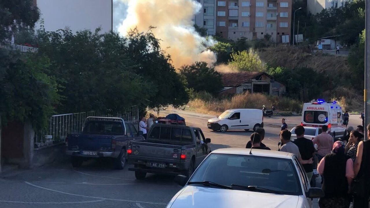 Bilecik’te ot yangını depo önünde söndürüldü