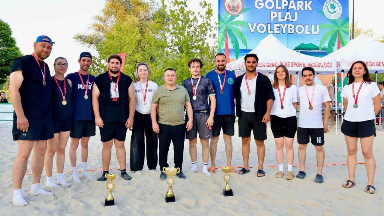 Bilecik'te plaj voleybolu turnuvasında şampiyonlar belli oldu