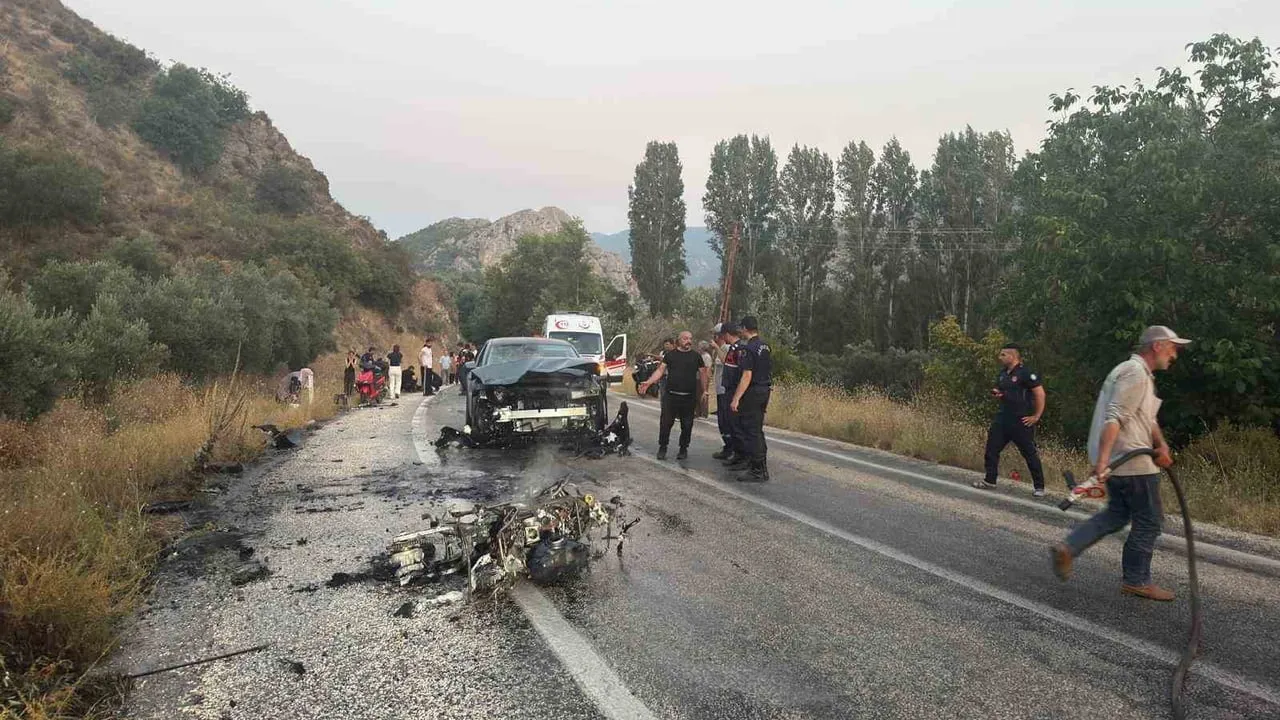 Bilecik'te trafik kazasında 1 kişi hayatını kaybetti, 1'i ağır 2 kişi yaralandı