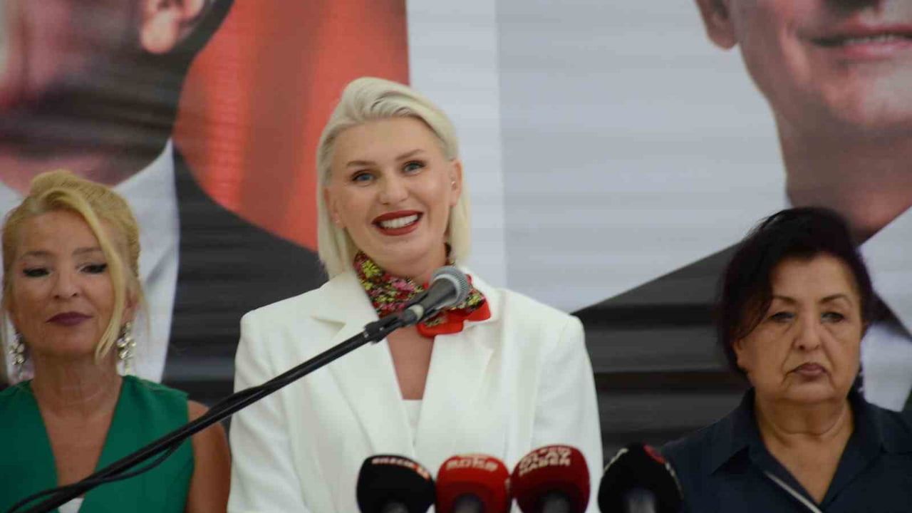 Bilecik'te yeni yön: Melek Mızrak Subaşı CHP'den ayrıldı, 16 meclis üyesiyle Yeni Parti'ye geçti