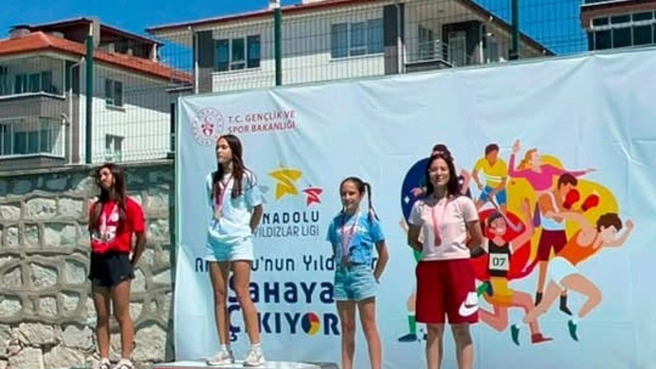 Bilecikli atlet kız takımı Anadolu Yıldızlar Ligi'nde yarı finale yükseldi