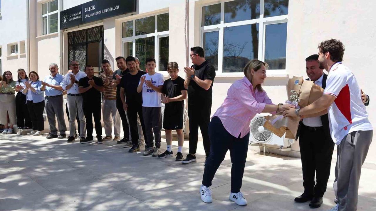 Bilecikli güreşçi Salih Yusuf Yazıcı coşkuyla karşılandı