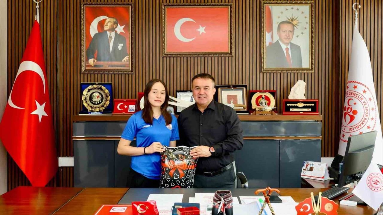 Bilecikli halterciden 115 kiloluk bronz