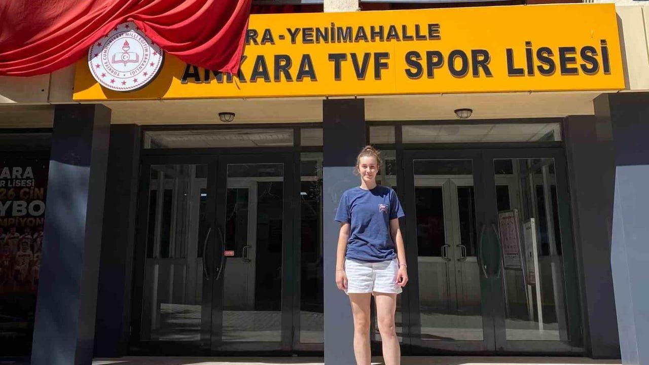 Bilecikli sporcu Ayşe Beren Balcı Ankara TVF Spor Lisesi’ni kazandı