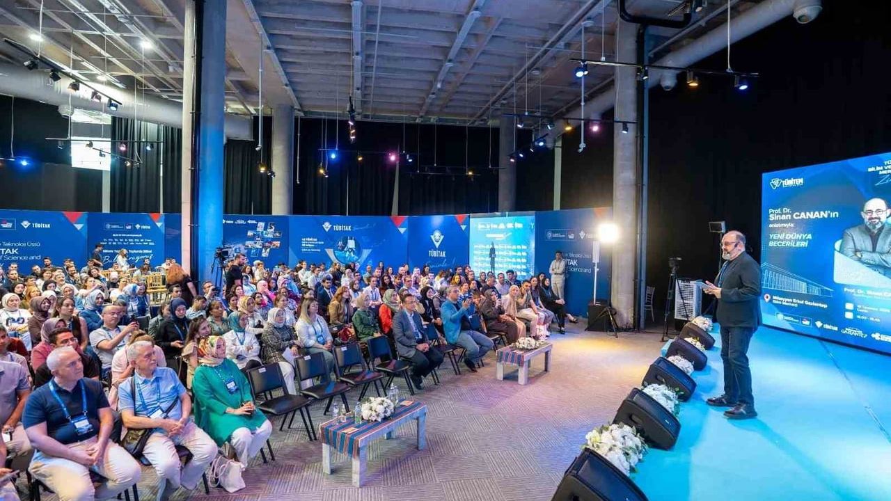 Bilim Uşak ekibi 5. Türkiye Bilim ve Teknoloji Merkezleri Zirvesi’ne katıldı