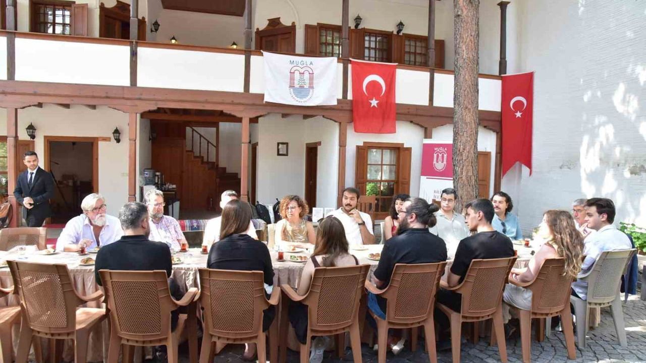 Bilim ve Sanat Evi'nde klasik dillerin izinde: MSKÜ rektörü öğrencilerle buluştu