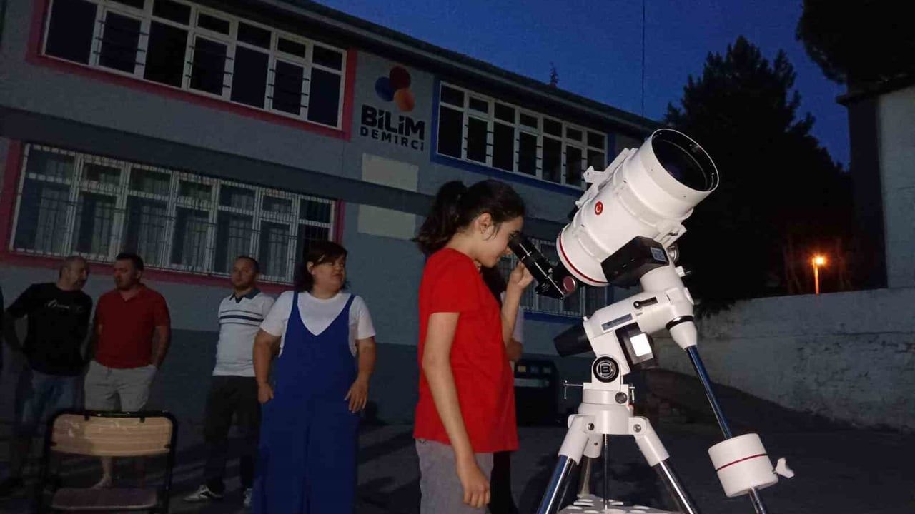 Bilimin gece turu: Demirci'de teleskoplarla Ay ve gökcisimleri
