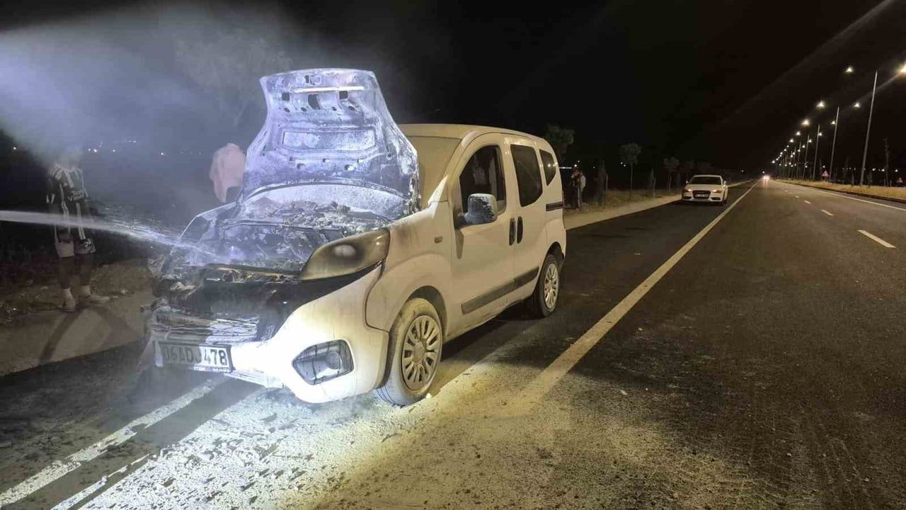 Binatlı'da araç yangını vatandaşların müdahalesiyle söndürüldü