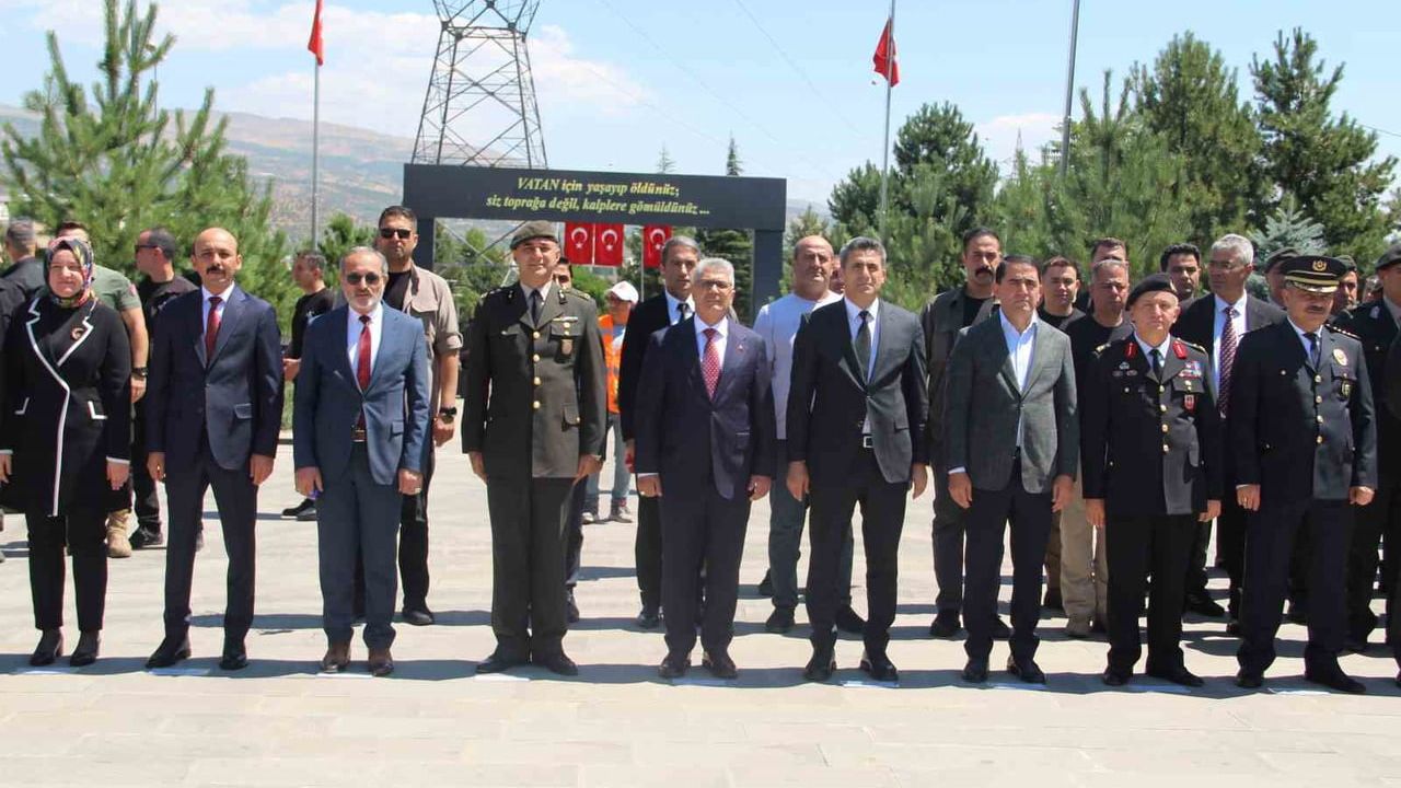 Bingöl'de 15 Temmuz şehitleri dualarla anıldı