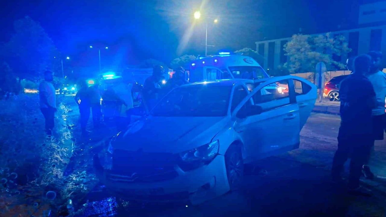 Bingöl'de iki otomobil çarpıştı: 2 yaralı