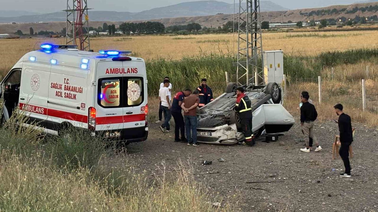 Bingöl’de otomobil takla attı: 3 yaralı