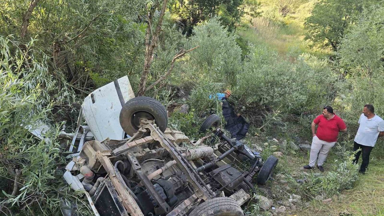 Bingöl'de pikap uçuruma yuvarlandı: 3 ölü, 2 yaralı